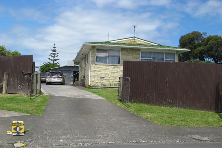 Photo of property in 8 Upwood Place, Mangere, Auckland, 2022
