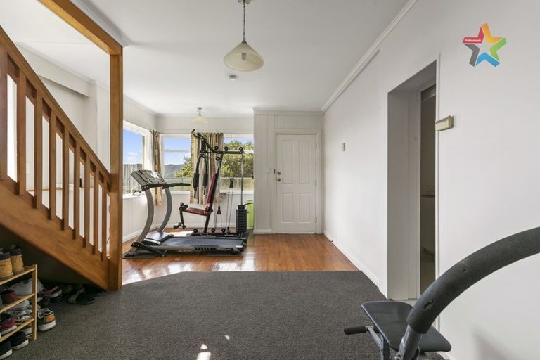 Photo of property in 89 Miromiro Road, Normandale, Lower Hutt, 5010