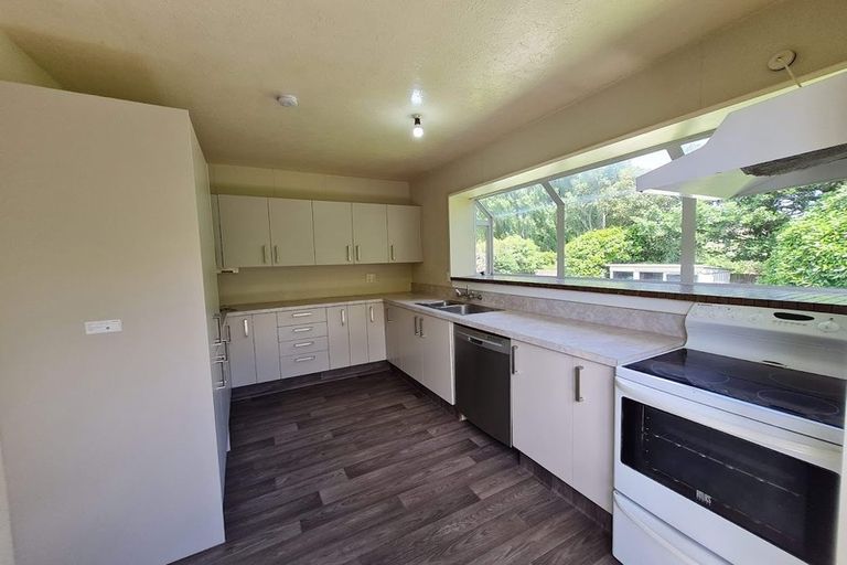 Photo of property in 23 Highfield Place, Avonhead, Christchurch, 8042