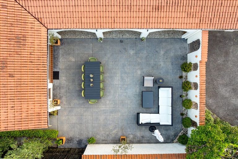 Photo of property in 84 Chelsea View Drive, Chatswood, Auckland, 0626