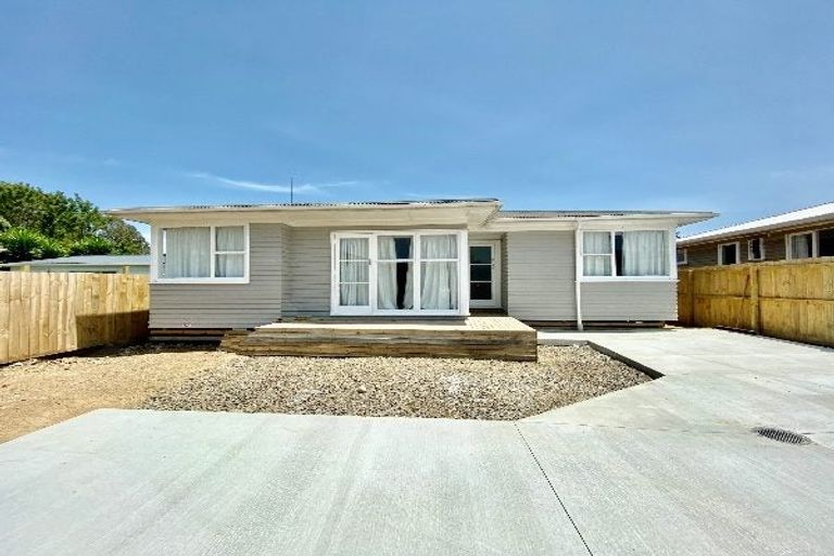 Photo of property in 15 Addington Avenue, Manurewa, Auckland, 2102