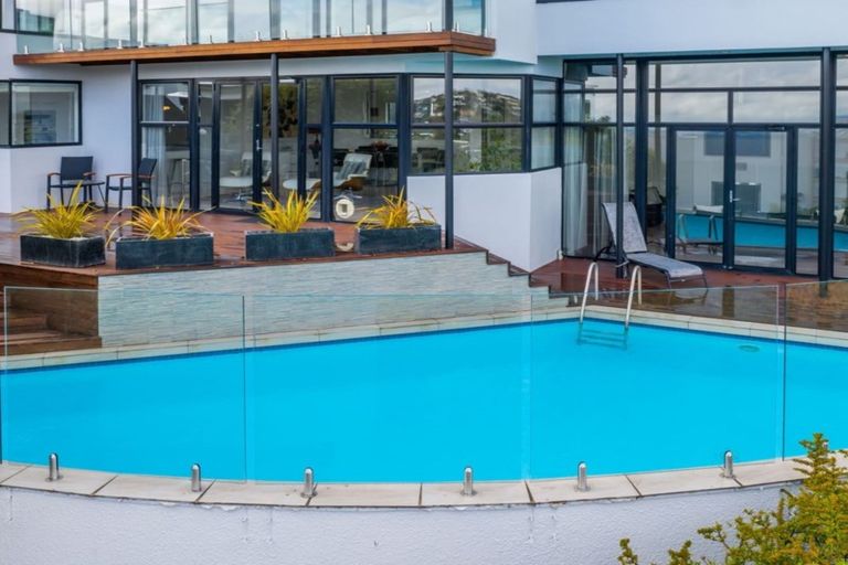 Photo of property in 9 Inverness Lane, Redcliffs, Christchurch, 8081