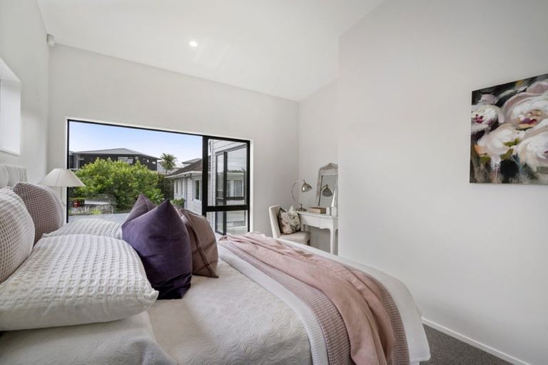 Photo of property in 6b Pax Avenue, Forrest Hill, Auckland, 0620