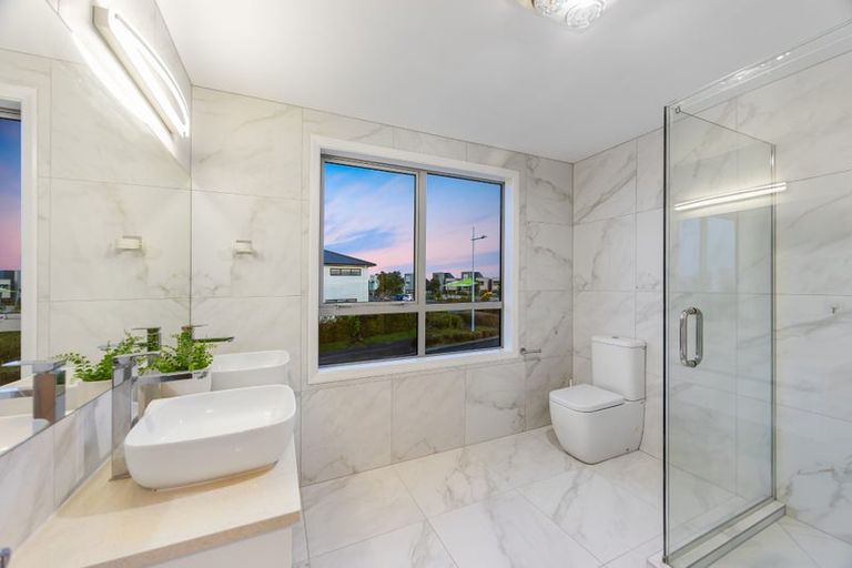 Photo of property in 17 Headland Drive, Long Bay, Auckland, 0630