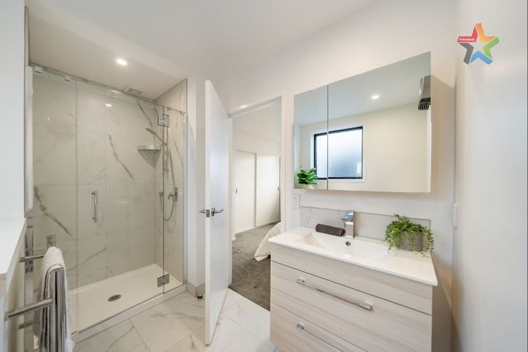 Photo of property in 2/183 Cambridge Terrace, Fairfield, Lower Hutt, 5011