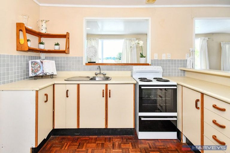 Photo of property in 31 Kawakawa-orere Road, Kawakawa Bay, 2585