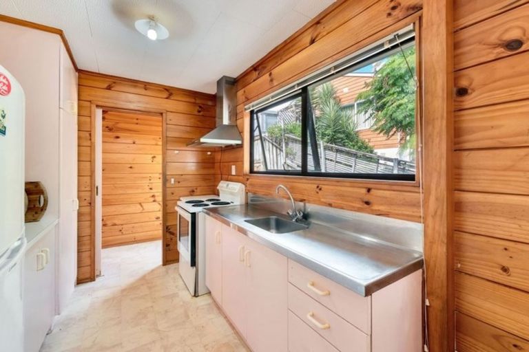 Photo of property in 10a Halberg Street, Glenfield, Auckland, 0629