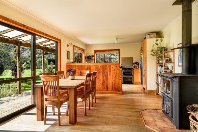 Photo of property in 7 Neudorf Road, Upper Moutere, 7175