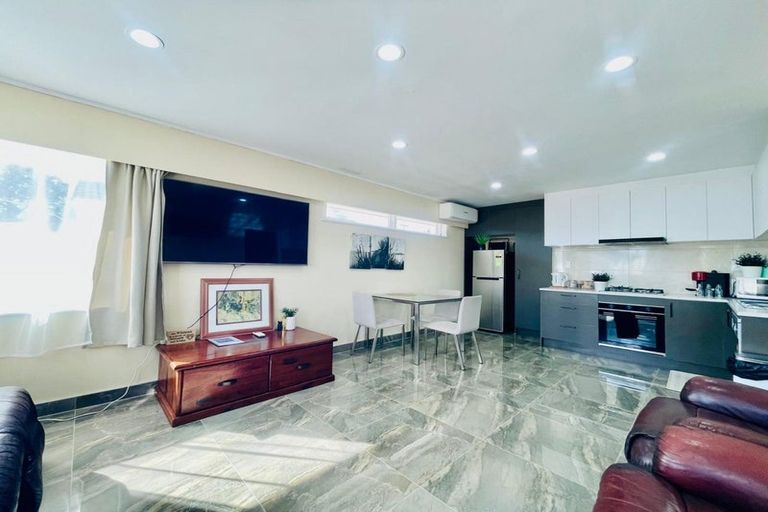 Photo of property in 2/8 Russell Road, Manurewa, Auckland, 2102