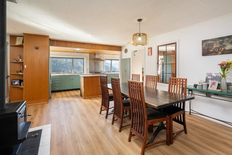 Photo of property in 14 Cornwall Street, Picton, 7220