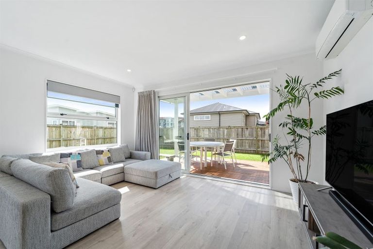 Photo of property in 21 Tyler Davies Drive, Red Beach, 0932