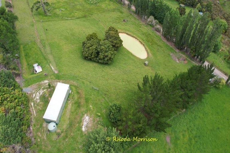 Photo of property in 69 Matakohe Wharf Road, Matakohe, 0593