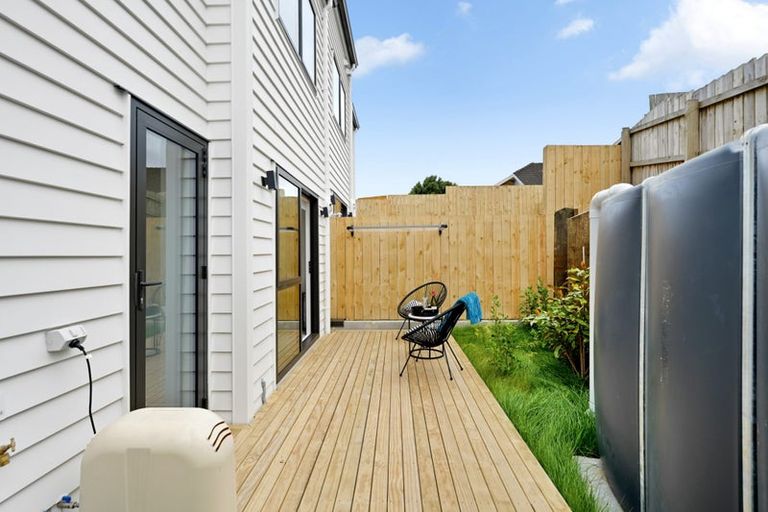 Photo of property in 12c Massine Place, Randwick Park, Auckland, 2105