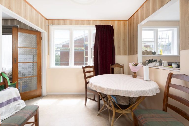 Photo of property in 16 Waihora Crescent, Waitangirua, Porirua, 5024