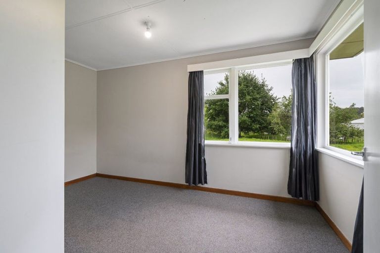 Photo of property in 16 Gordon Terrace, Hunterville, 4730