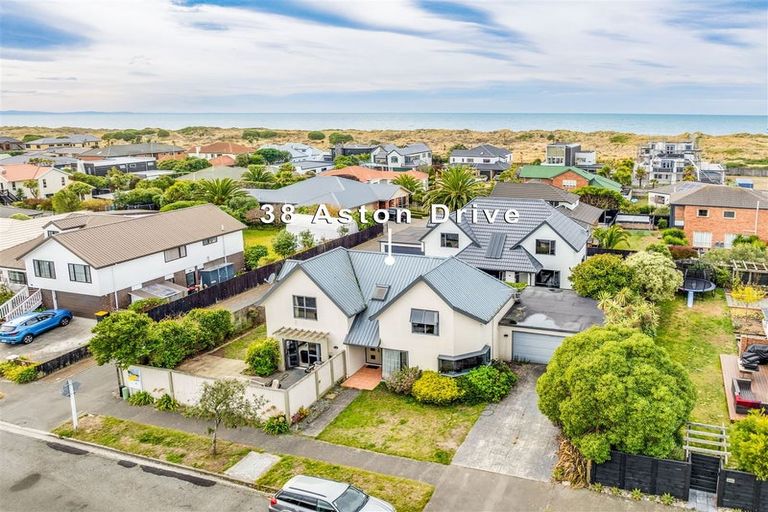 Photo of property in 38 Aston Drive, Waimairi Beach, Christchurch, 8083
