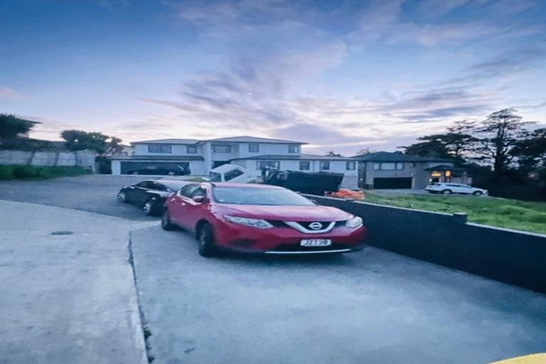 Photo of property in 23 Bartells Drive, Goodwood Heights, Auckland, 2105