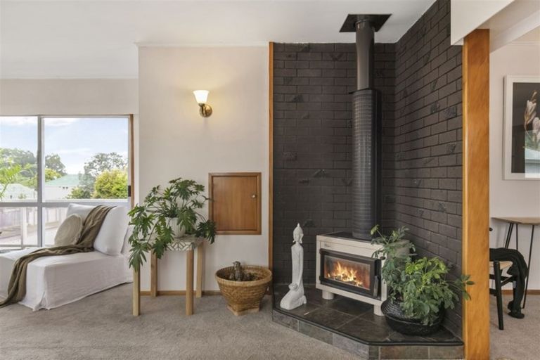 Photo of property in 14 Jonathan Place, Sunnynook, Auckland, 0620