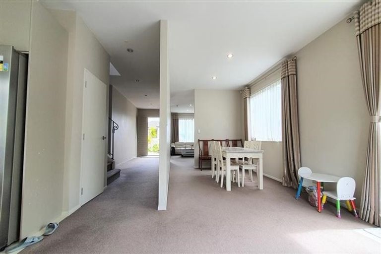 Photo of property in 27 Mulroy Place, Pinehill, Auckland, 0632