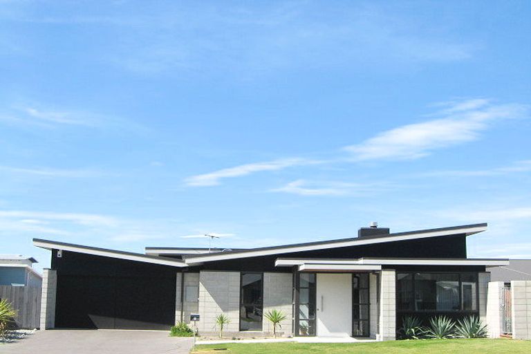 Photo of property in 8 Sandpiper Place, Waimairi Beach, Christchurch, 8083