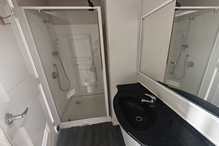 Photo of property in 2/84 Lynwood Road, New Lynn, Auckland, 0600