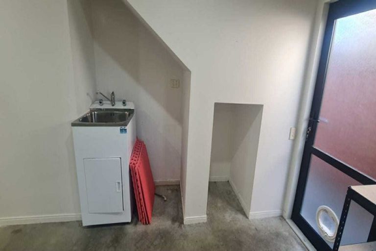 Photo of property in 6 Thornbury Crescent, East Tamaki Heights, Auckland, 2016