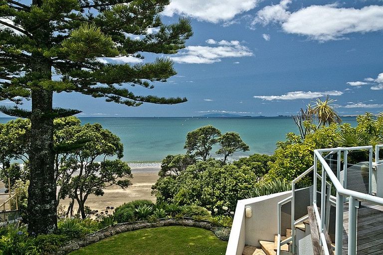 Photo of property in 32 Whitby Crescent, Mairangi Bay, Auckland, 0630