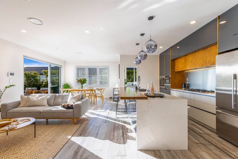 Photo of property in 14 Gilbransen Road, Kumeu, 0810