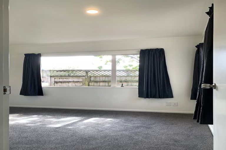 Photo of property in 10/520 Don Buck Road, Westgate, Auckland, 0614