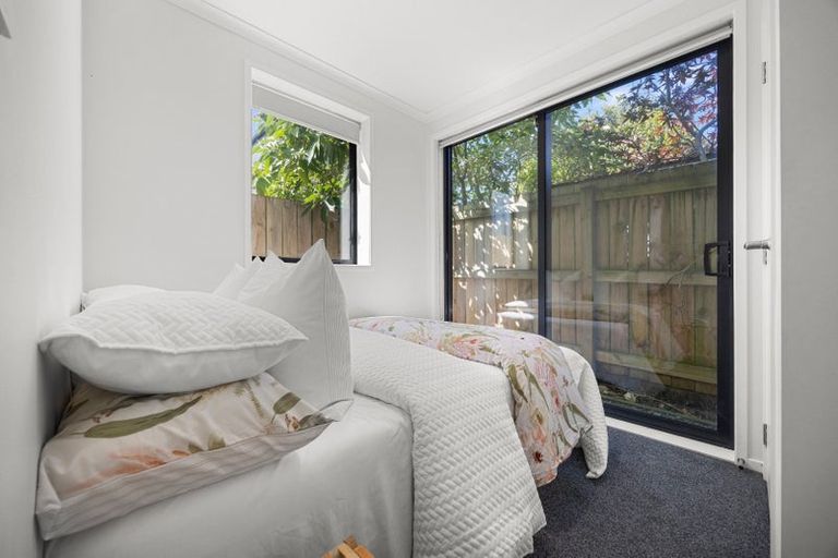 Photo of property in 8/5 Peachgrove Road, Te Atatu Peninsula, Auckland, 0610