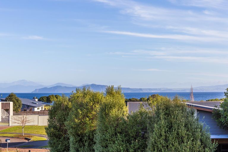 Photo of property in 9 Okaia Drive, Kinloch, Taupo, 3377