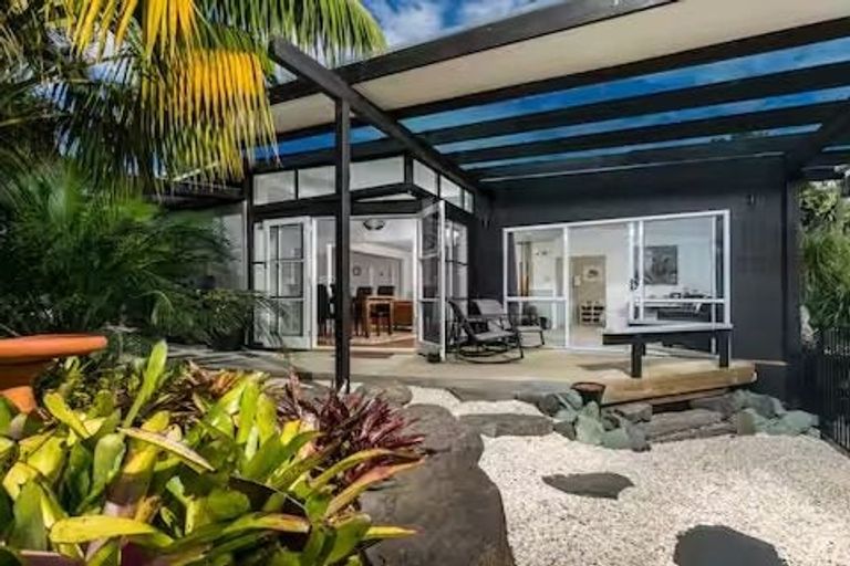 Photo of property in 4 Outlook Road, Greenhithe, Auckland, 0632
