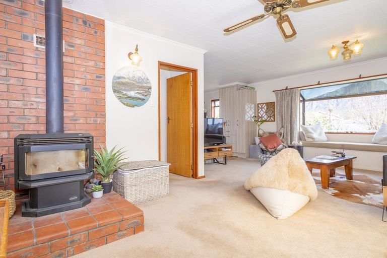 Photo of property in 12 Hood Crescent, Arrowtown, 9302