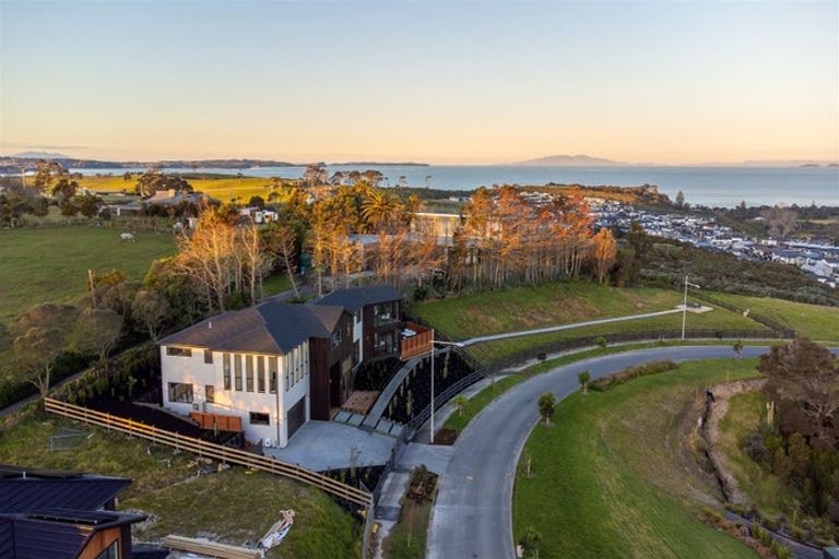 Photo of property in 3 Ridgelea Road, Long Bay, Albany, 0792