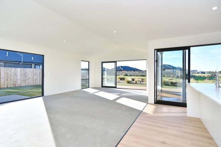 Photo of property in 17 Angus Place, Rangiora, 7400
