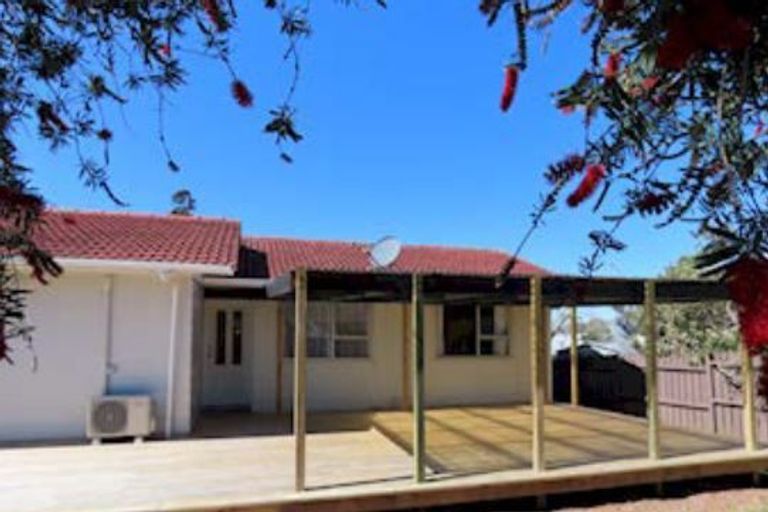 Photo of property in 3 Blue Way, Glendene, Auckland, 0602