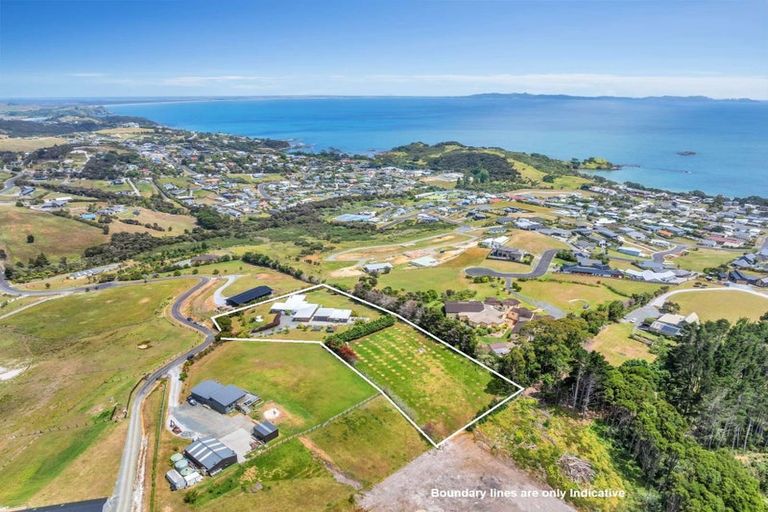 Photo of property in 37 Pekama Drive, Cable Bay, 0420