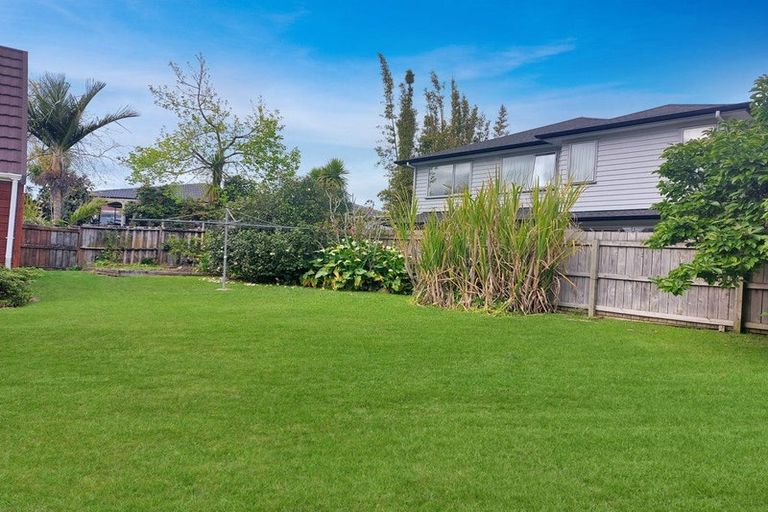 Photo of property in 7 Sunrise Lane, Te Atatu South, Auckland, 0610