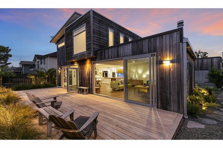Photo of property in 11 Kelmore Place, Schnapper Rock, Auckland, 0632