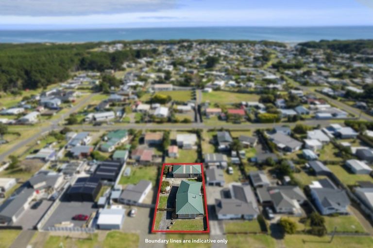 Photo of property in 28 Barling Street, Himatangi Beach, Foxton, 4891