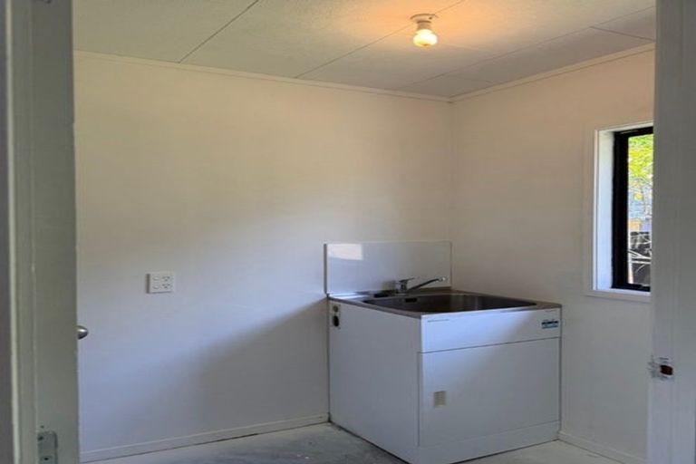 Photo of property in 8 Landow Place, Henderson, Auckland, 0612