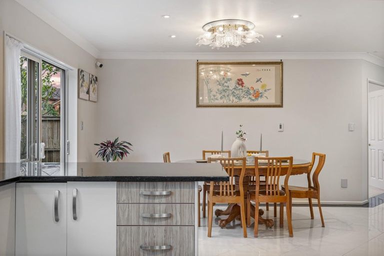 Photo of property in 18 Tollana Road, Te Atatu Peninsula, Auckland, 0610