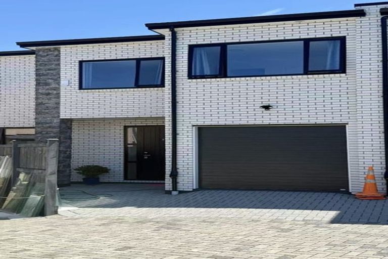 Photo of property in 28d Kereru Street, Henderson, Auckland, 0612