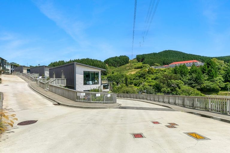 Photo of property in 2 Ara Paripari, Tawa, Wellington, 5028