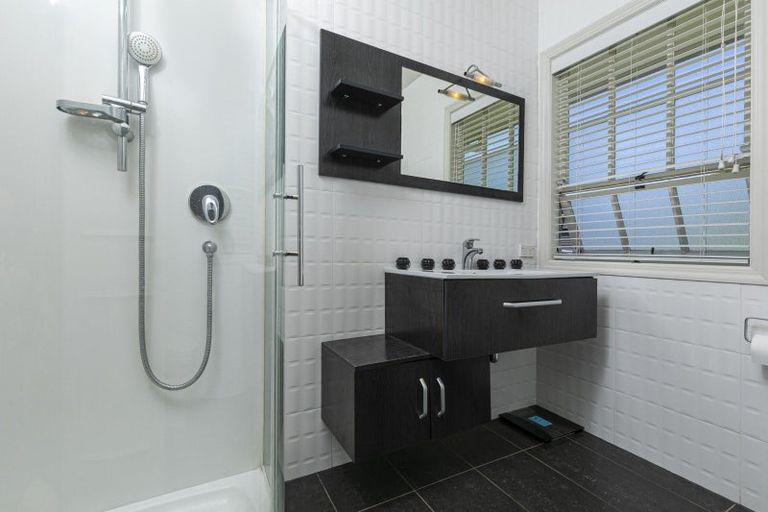 Photo of property in 21 Koraha Road, Kumeu, 0892