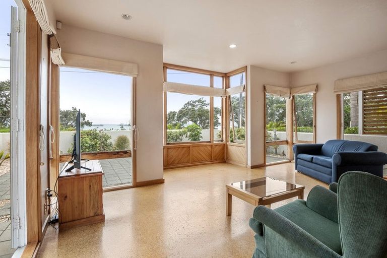 Photo of property in 28 Marine Parade, Mellons Bay, Auckland, 2014