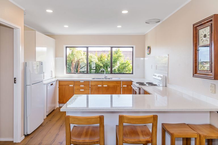 Photo of property in 1/82a Pupuke Road, Hillcrest, Auckland, 0627