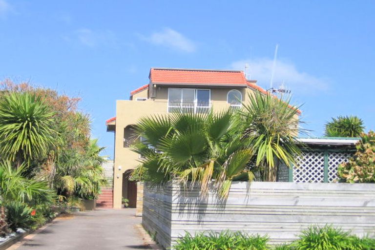 Photo of property in 1042 Papamoa Beach Road, Papamoa Beach, Papamoa, 3118
