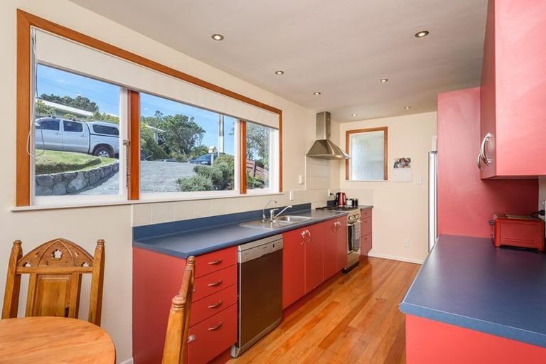 Photo of property in 43 Turville Crescent, Newlands, Wellington, 6037