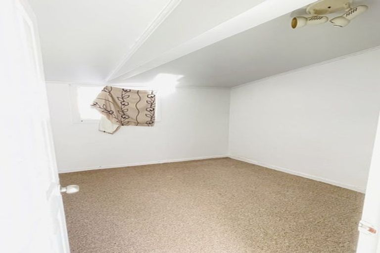 Photo of property in 16 Nan Place, Pakuranga Heights, Auckland, 2010